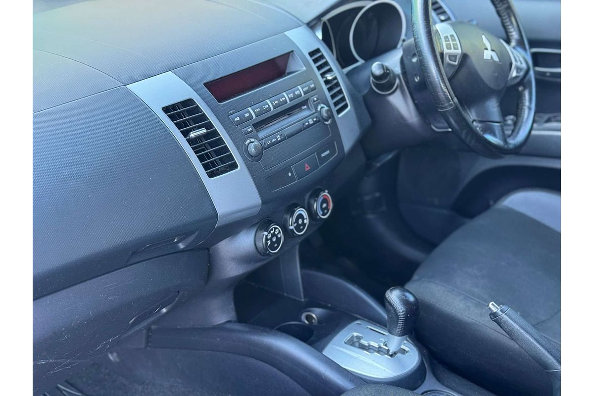 2011 Mitsubishi Outlander LS ZH