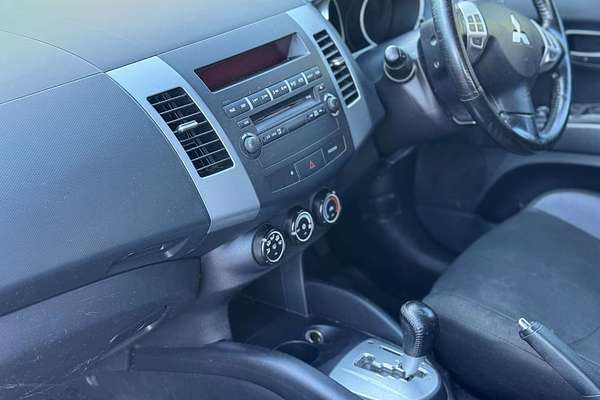 2011 Mitsubishi Outlander LS ZH