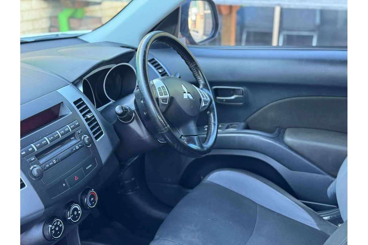 2011 Mitsubishi Outlander LS ZH