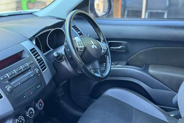 2011 Mitsubishi Outlander LS ZH