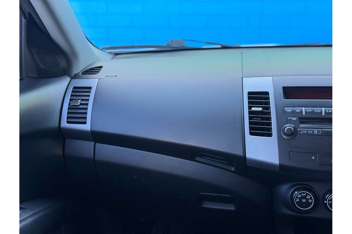 2011 Mitsubishi Outlander LS ZH