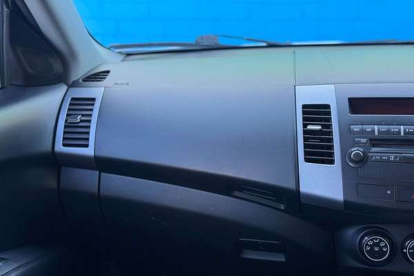2011 Mitsubishi Outlander LS ZH