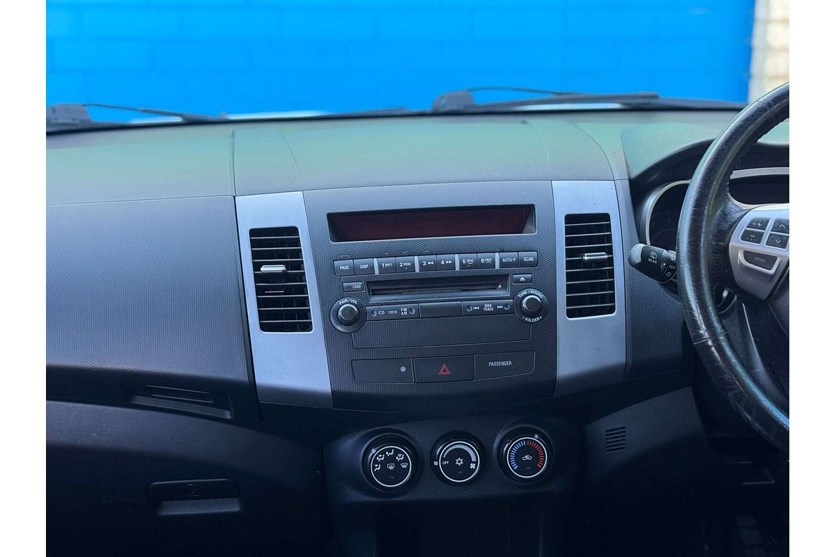 2011 Mitsubishi Outlander LS ZH