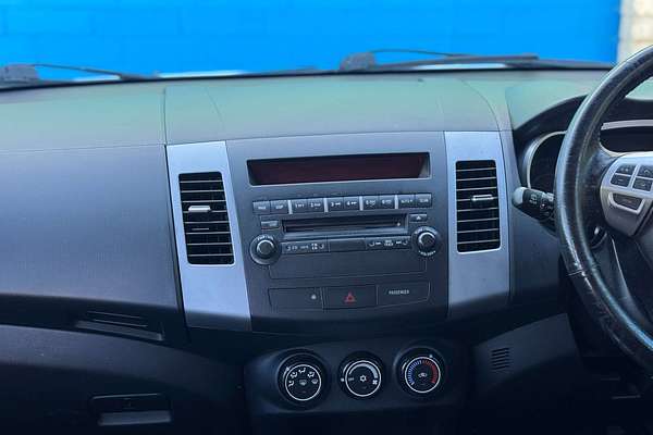 2011 Mitsubishi Outlander LS ZH