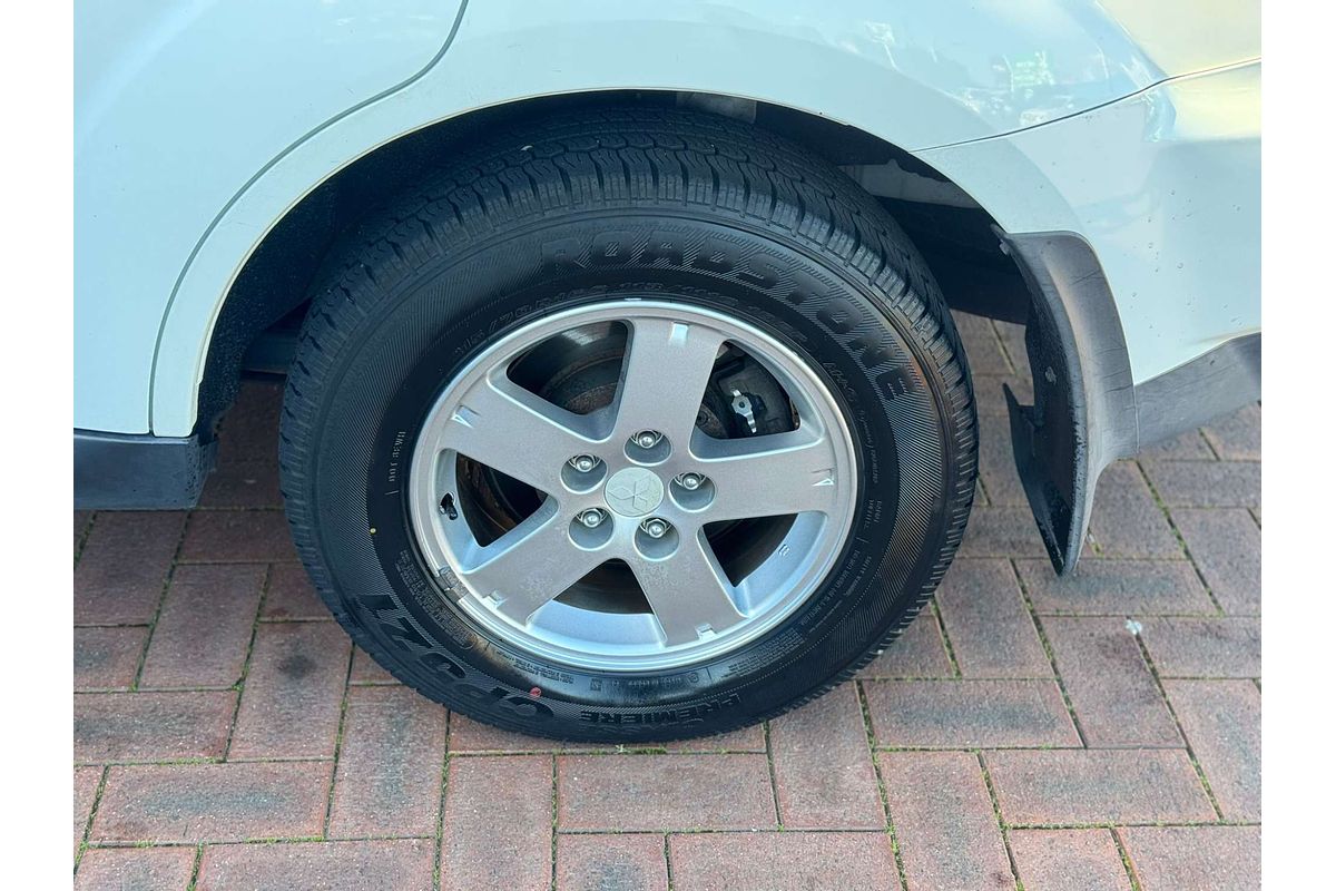 2011 Mitsubishi Outlander LS ZH