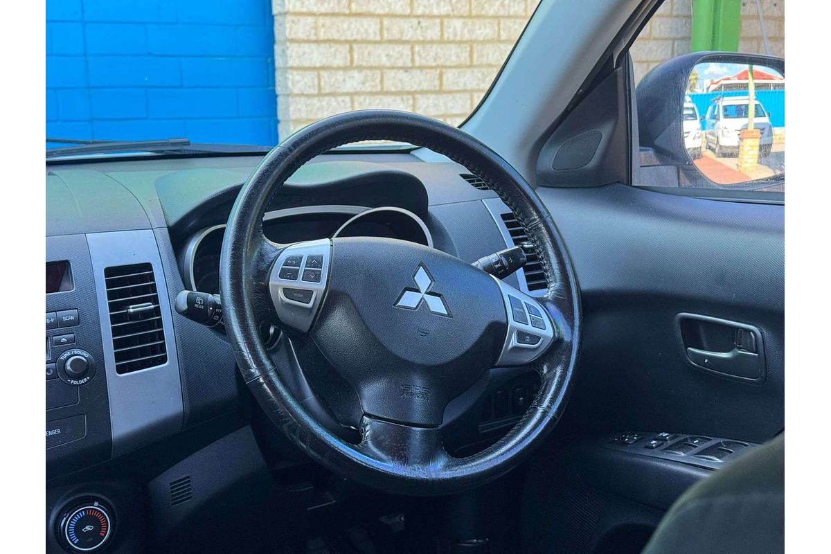 2011 Mitsubishi Outlander LS ZH
