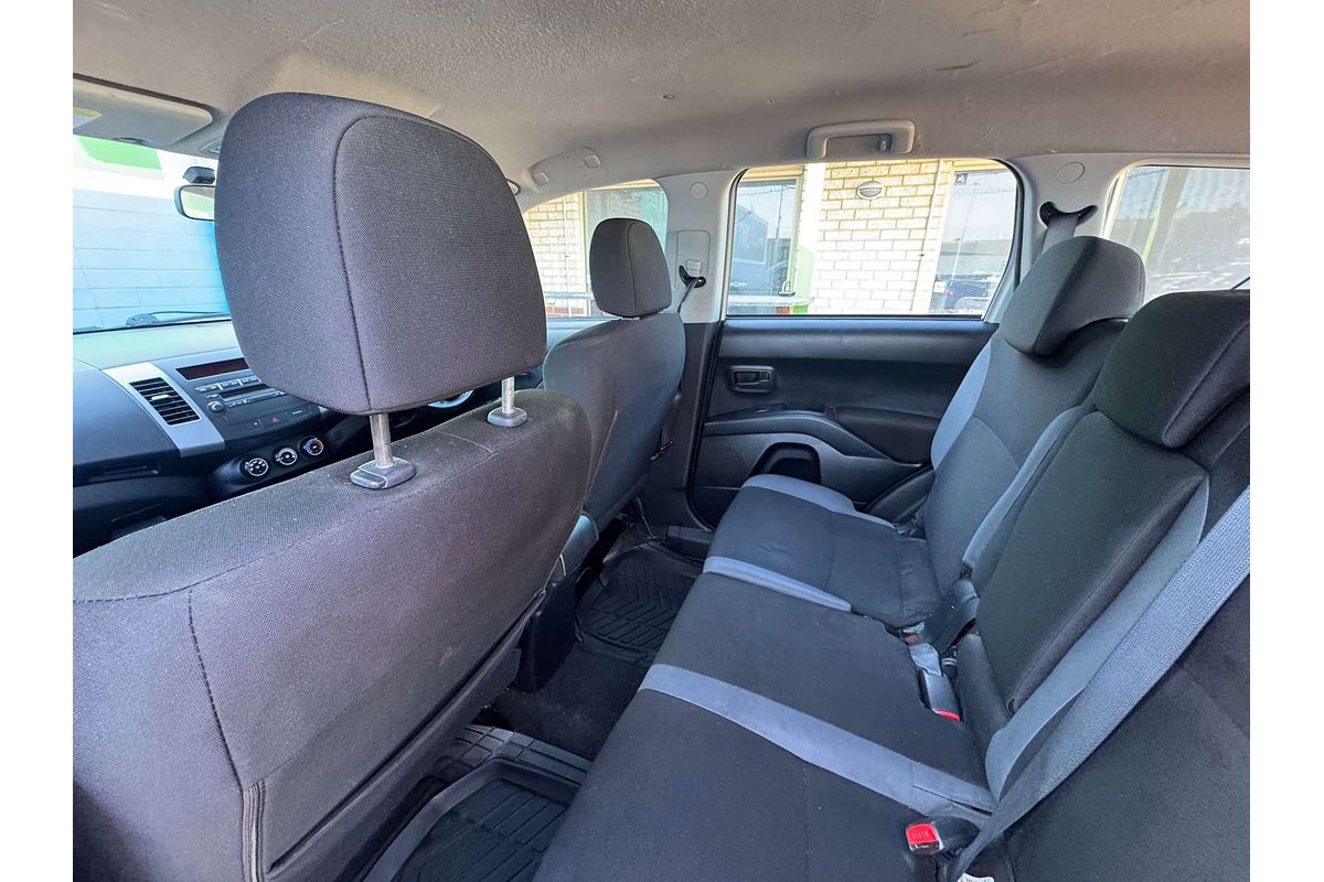 2011 Mitsubishi Outlander LS ZH
