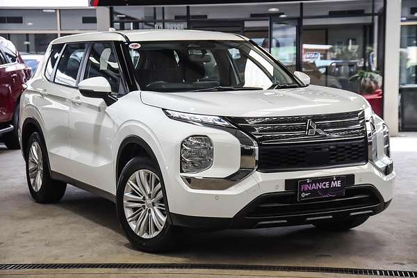 2024 Mitsubishi Outlander ES ZM