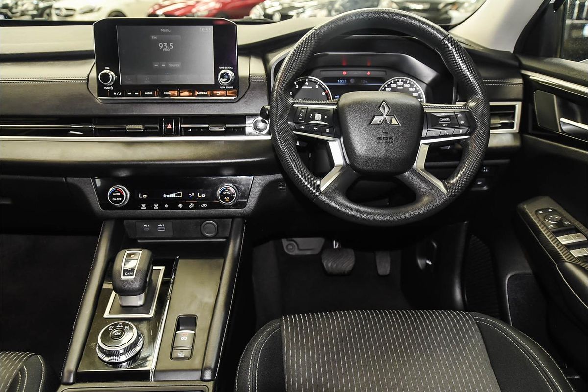 2024 Mitsubishi Outlander ES ZM