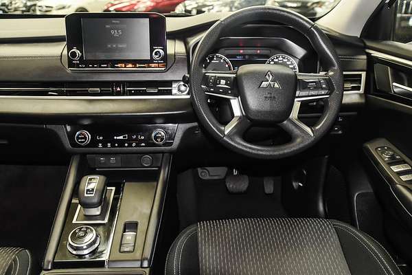 2024 Mitsubishi Outlander ES ZM