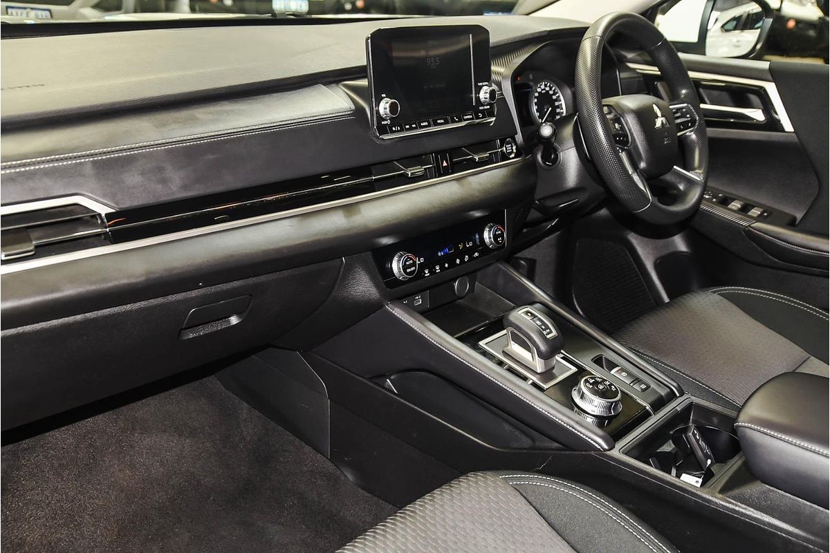 2024 Mitsubishi Outlander ES ZM