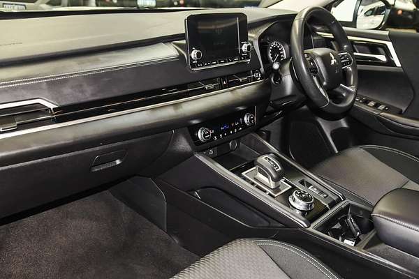 2024 Mitsubishi Outlander ES ZM