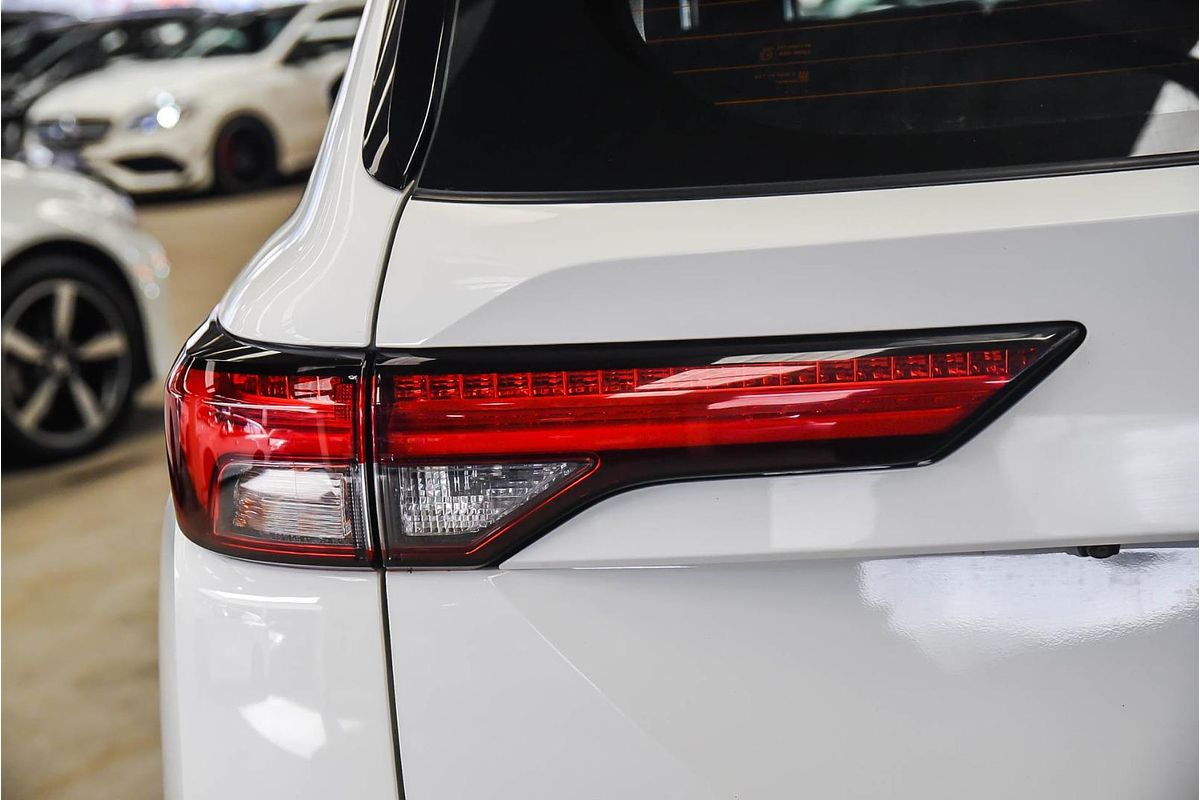 2024 Mitsubishi Outlander ES ZM