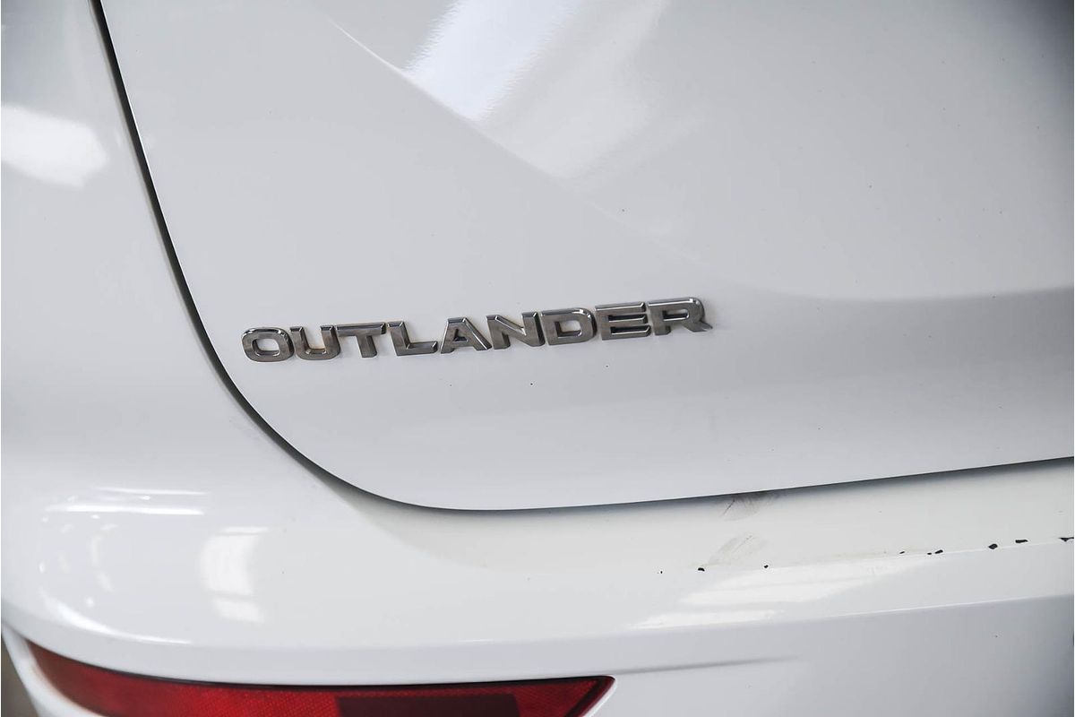 2024 Mitsubishi Outlander ES ZM
