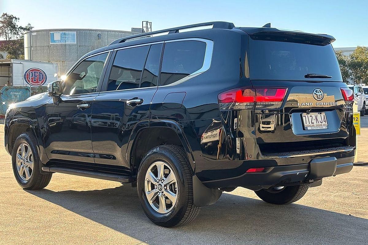 2024 Toyota Landcruiser Sahara FJA300R