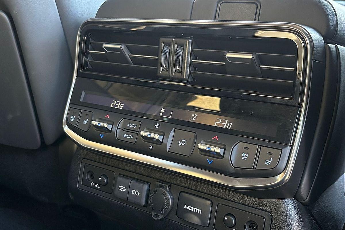 2024 Toyota Landcruiser Sahara FJA300R