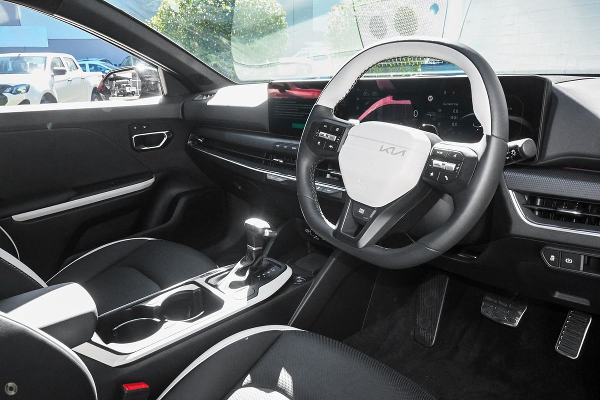 2025 Kia K4 GT-Line CL4m