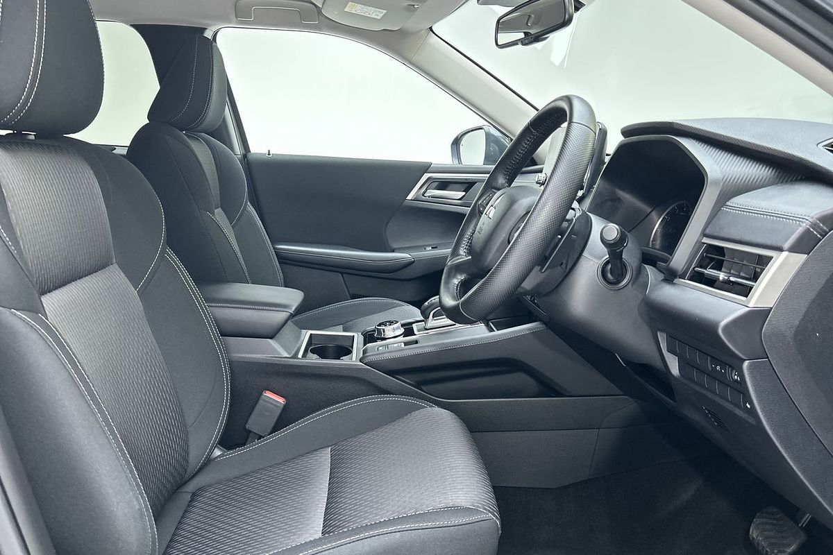 2024 Mitsubishi Outlander LS ZM