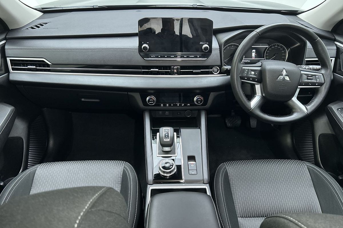 2024 Mitsubishi Outlander LS ZM