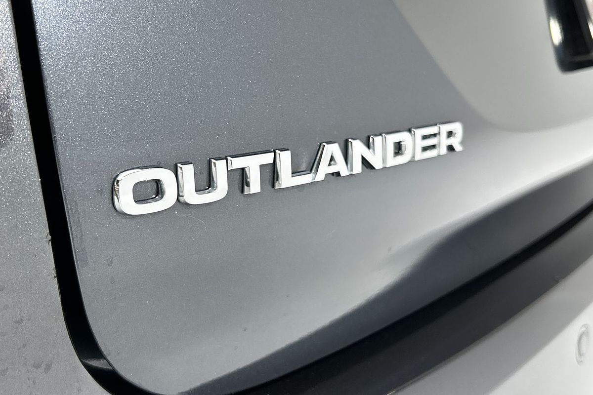 2024 Mitsubishi Outlander LS ZM