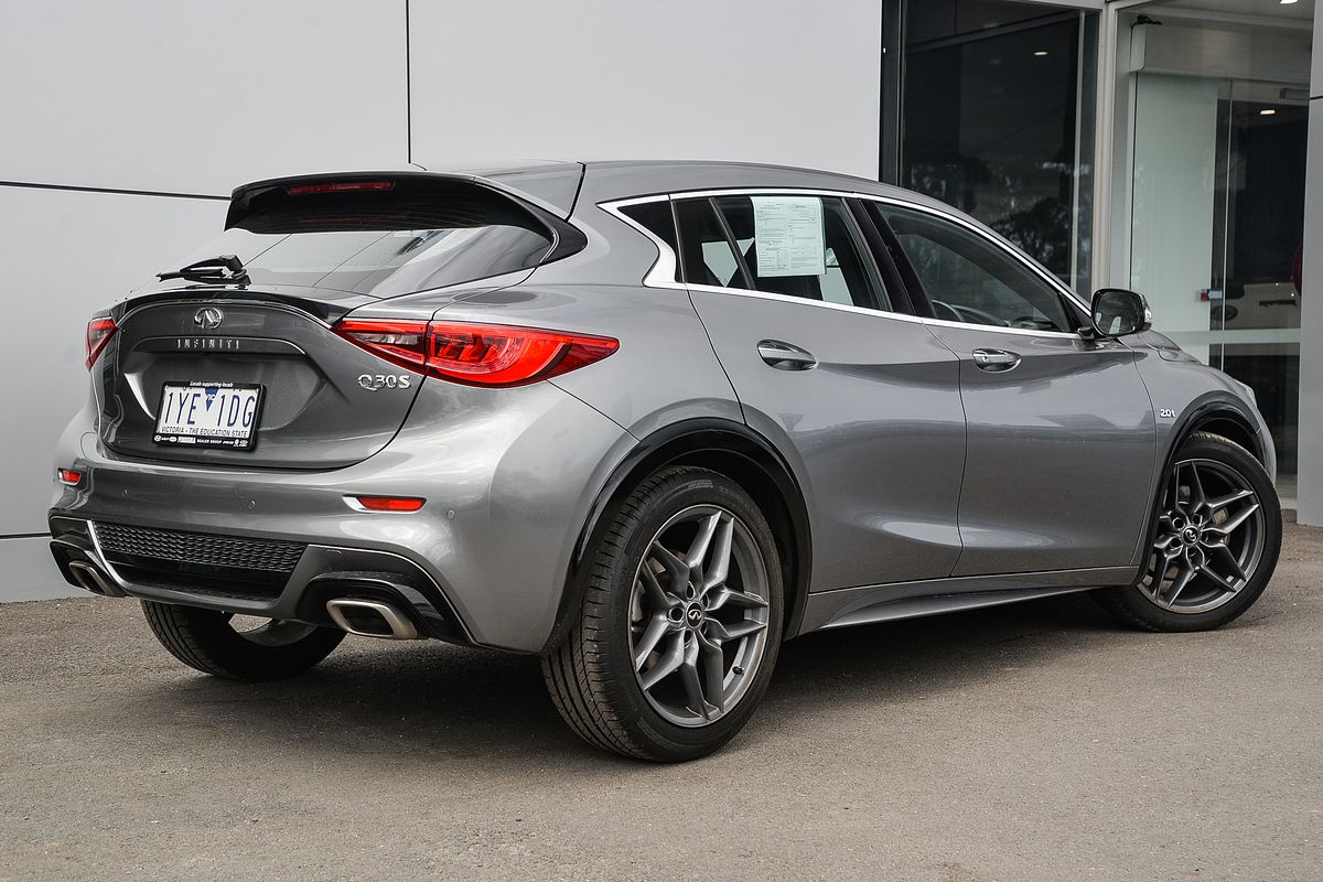 2018 INFINITI Q30 Sport H15