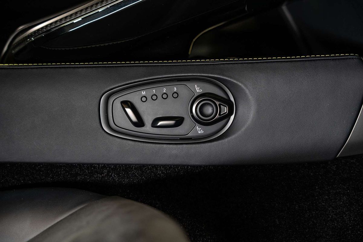 2024 Aston Martin Vantage