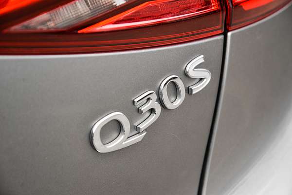 2018 INFINITI Q30 Sport H15