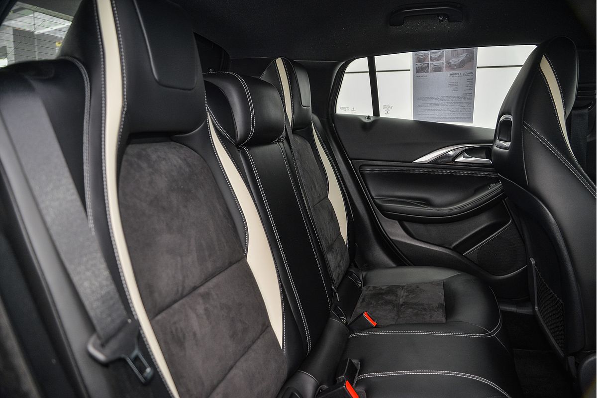 2018 INFINITI Q30 Sport H15
