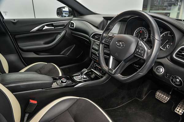 2018 INFINITI Q30 Sport H15