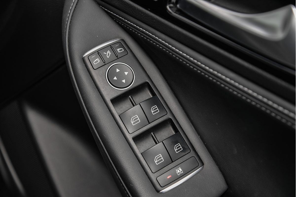 2018 INFINITI Q30 Sport H15