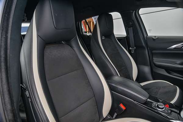 2018 INFINITI Q30 Sport H15