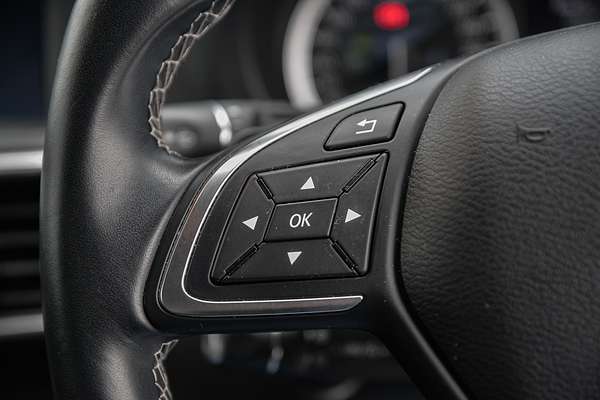 2018 INFINITI Q30 Sport H15