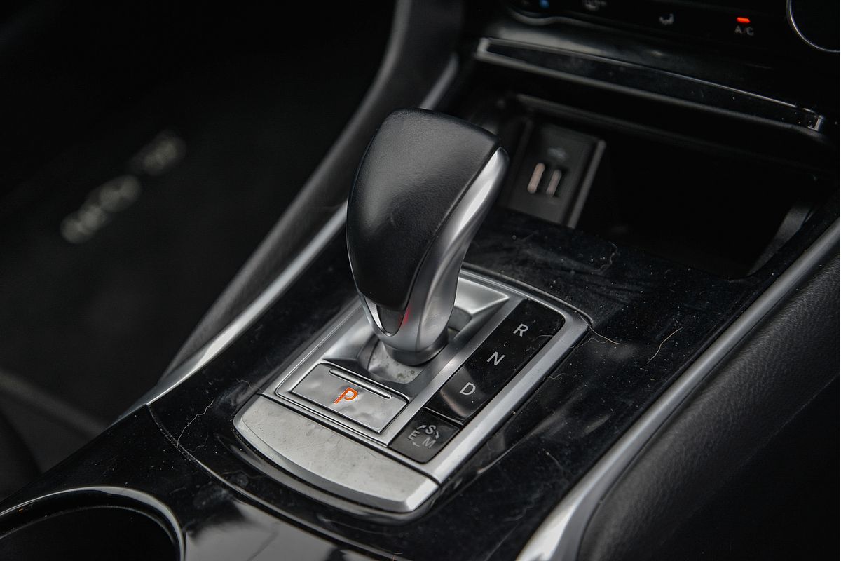 2018 INFINITI Q30 Sport H15