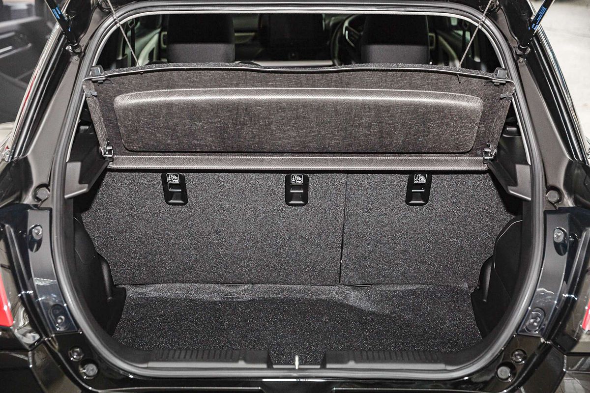 2025 Suzuki Swift Hybrid Plus UZ