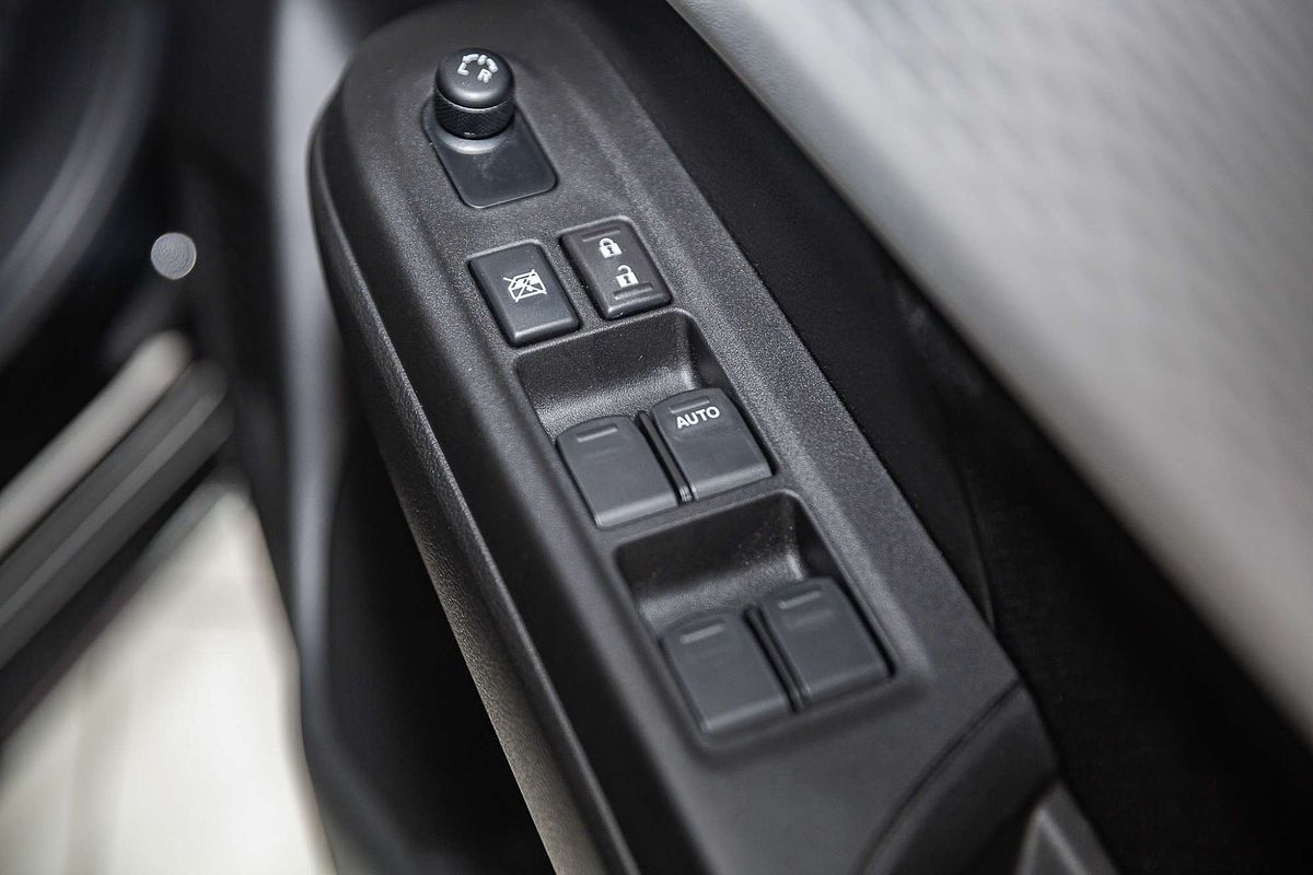 2025 Suzuki Swift Hybrid Plus UZ