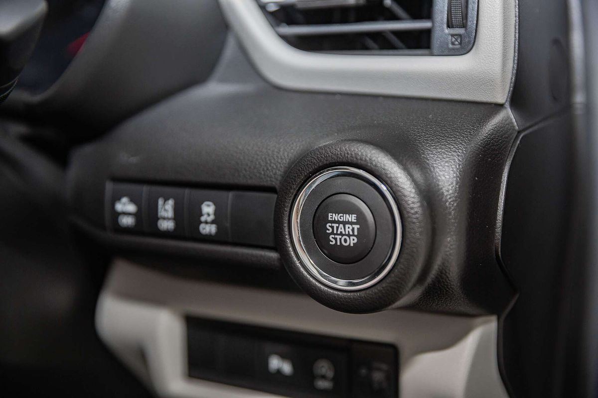 2025 Suzuki Swift Hybrid Plus UZ