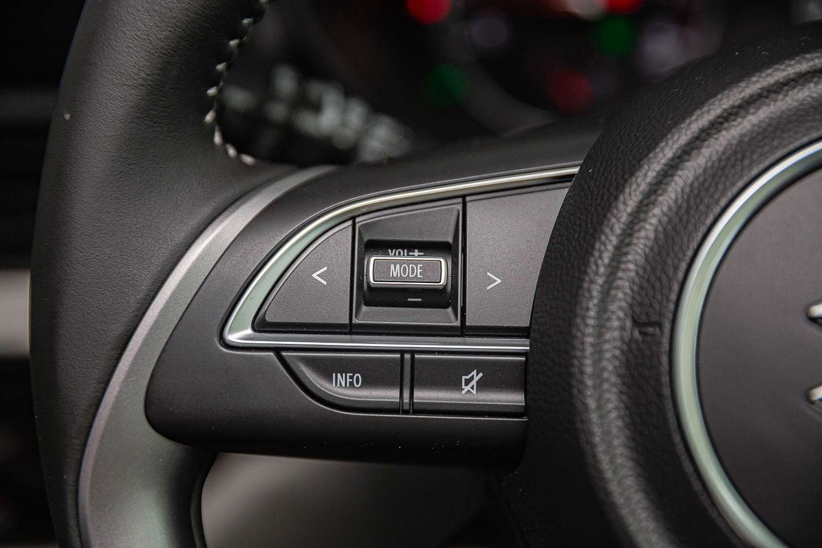 2025 Suzuki Swift Hybrid Plus UZ