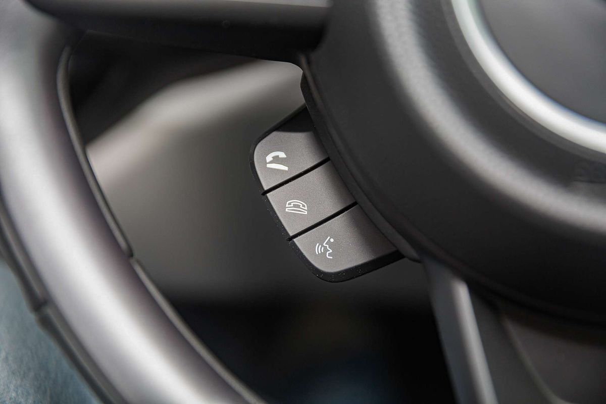 2025 Suzuki Swift Hybrid Plus UZ