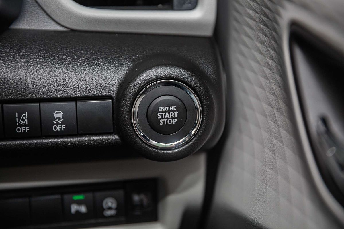 2025 Suzuki Swift Hybrid Plus UZ