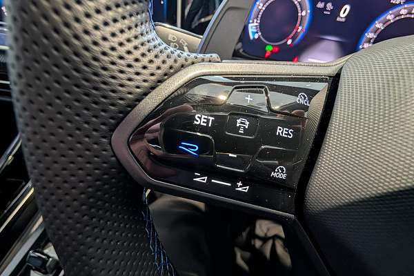 2025 Volkswagen Golf R Black Edition 8.5
