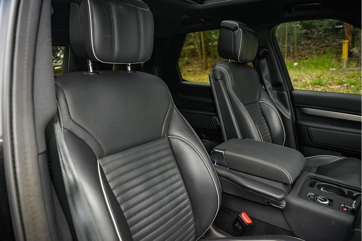 2021 Land Rover Discovery P360 R-Dynamic HSE Series 5