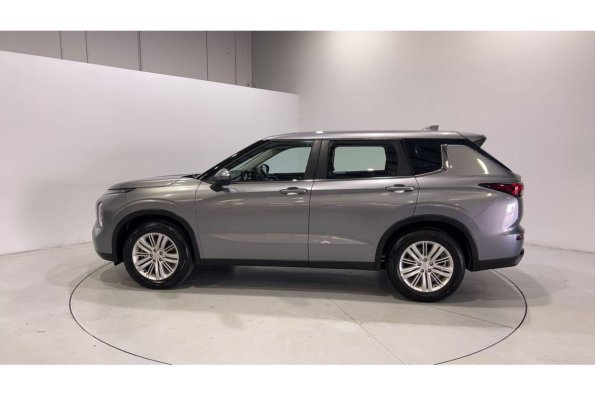 2022 Mitsubishi Outlander ES ZM