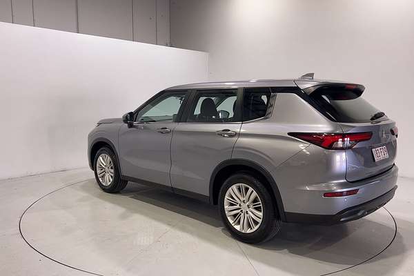 2022 Mitsubishi Outlander ES ZM