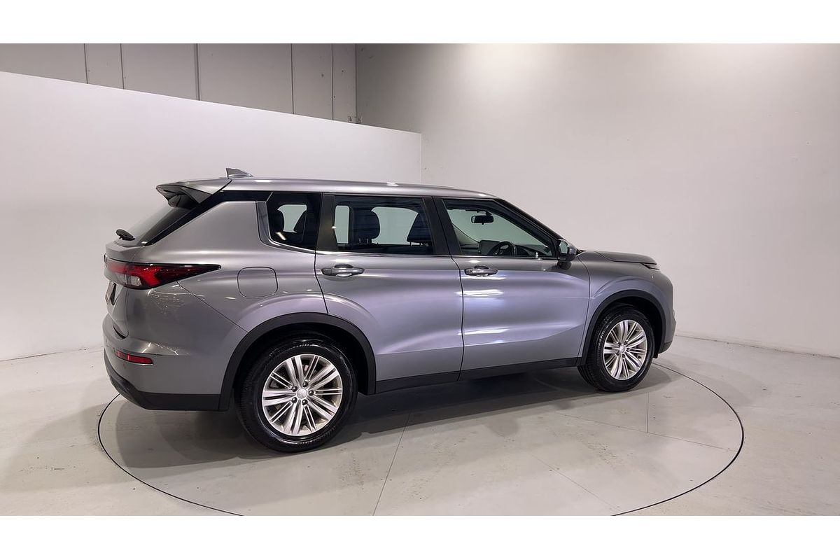 2022 Mitsubishi Outlander ES ZM