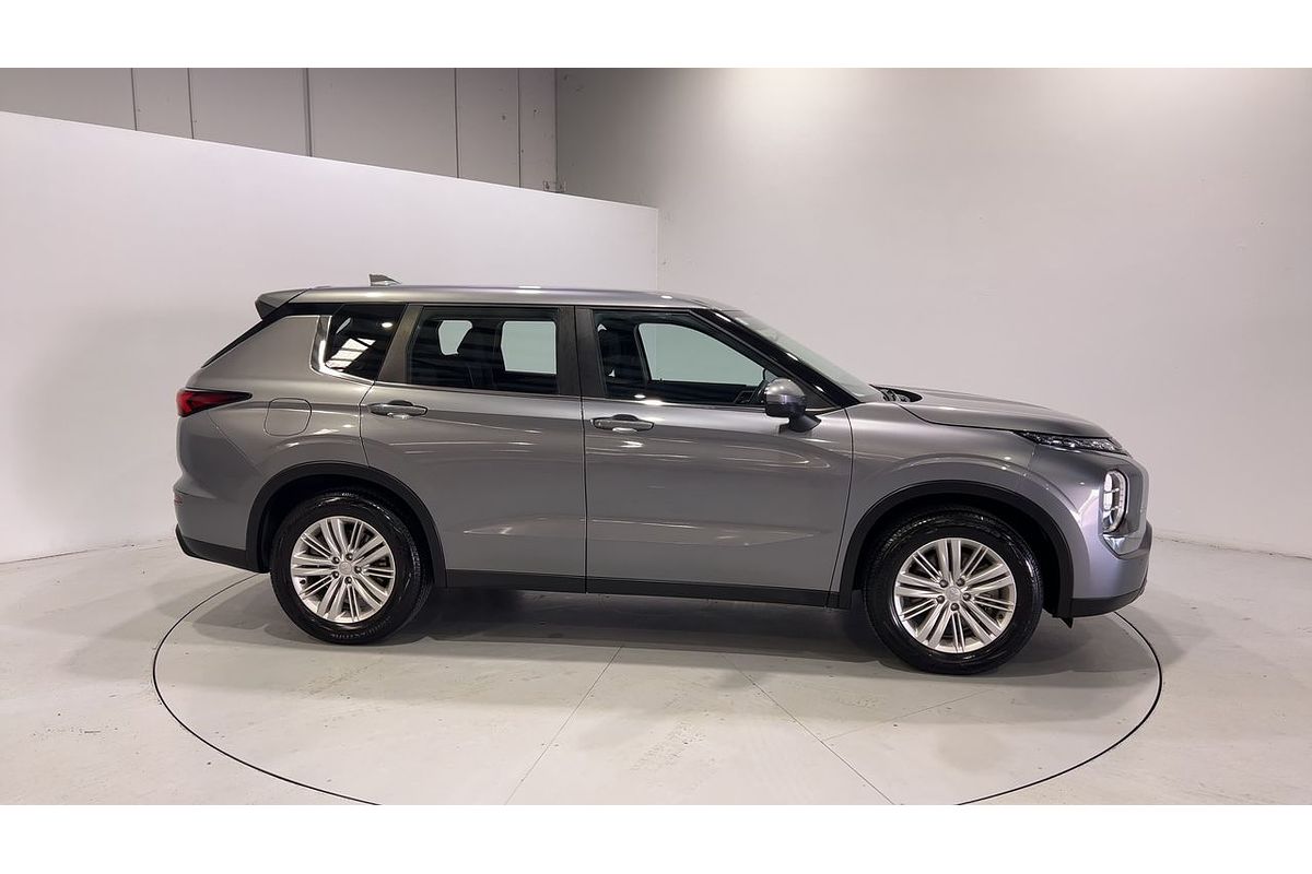 2022 Mitsubishi Outlander ES ZM