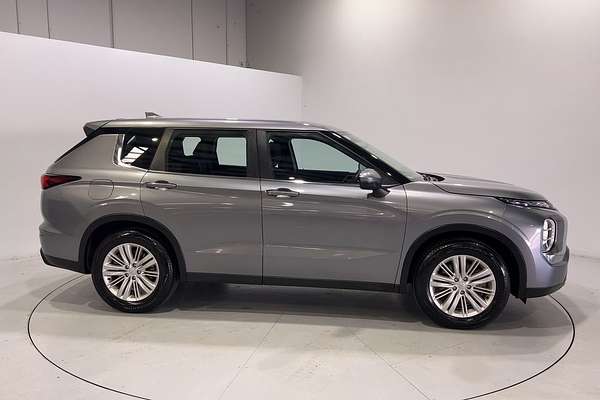 2022 Mitsubishi Outlander ES ZM