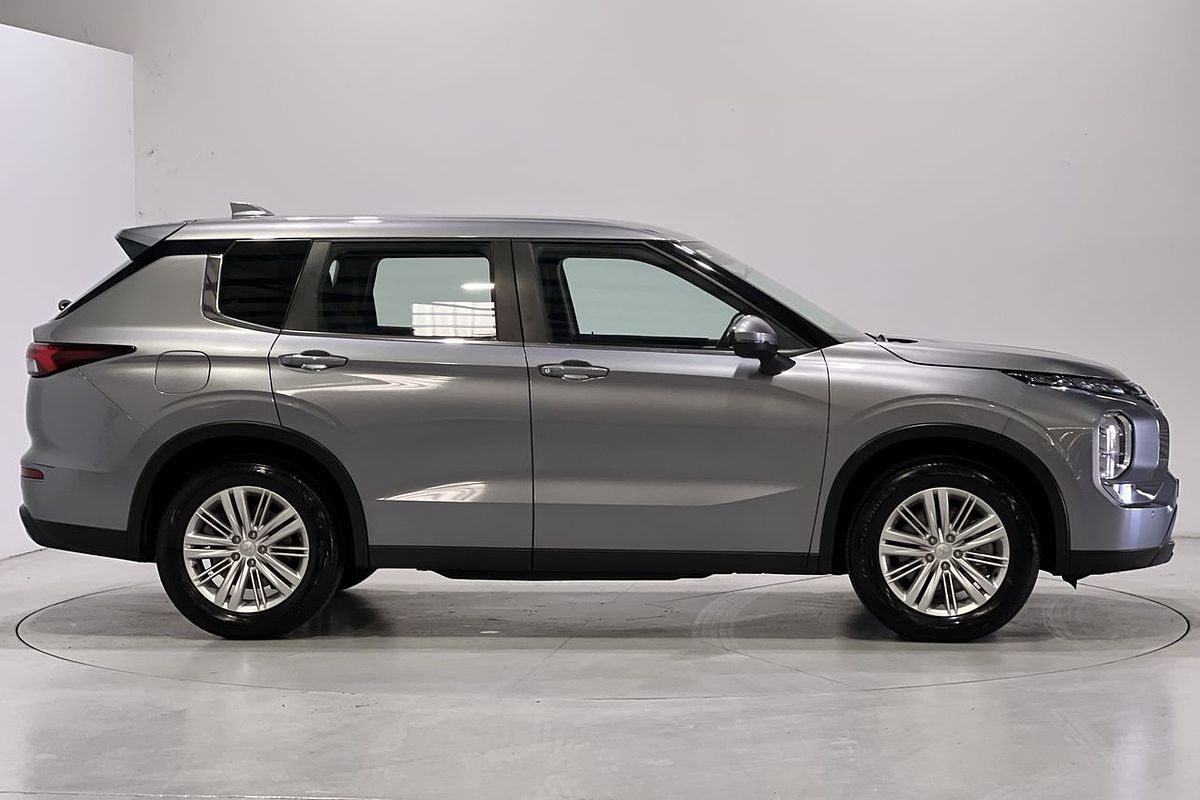 2022 Mitsubishi Outlander ES ZM