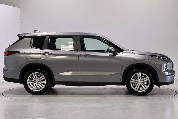 2022 Mitsubishi Outlander ES ZM