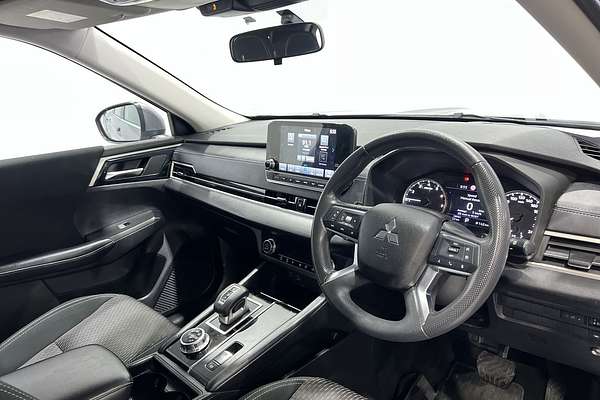 2022 Mitsubishi Outlander ES ZM