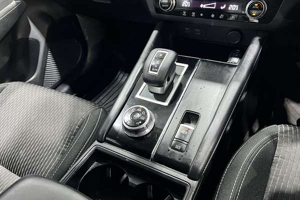 2022 Mitsubishi Outlander ES ZM